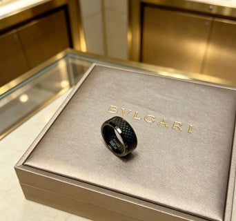 Bvlgari B.zero1 Black Ceramic Spiral Ring – Elegant Luxury Jewelry